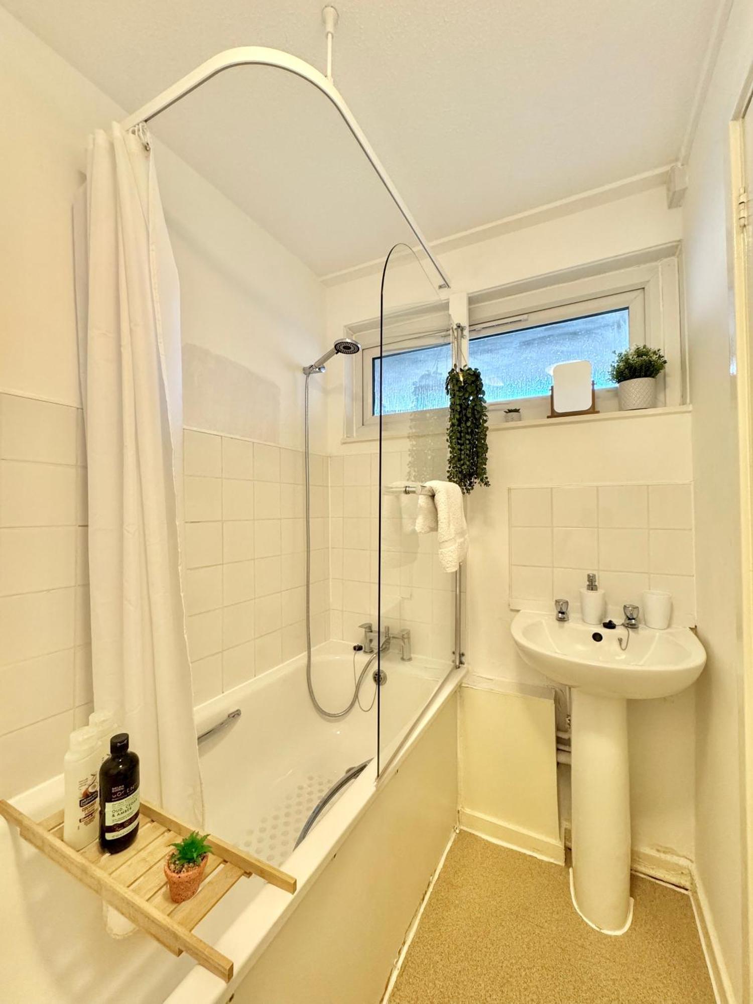 Stunning Apartment, Sleeps 4, Central London, 1 Bedroom, Zone 1, Kennington - Open For Business Stays, Long Stays And Families Relocating Екстериор снимка